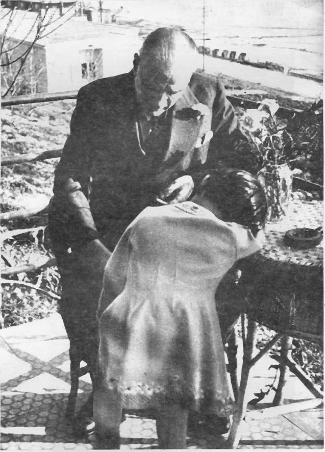 Atatürk ve Ülkü Adatepe birlikte